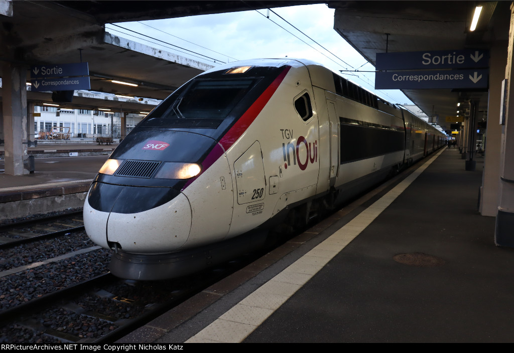 SNCF TGV INOUI 250